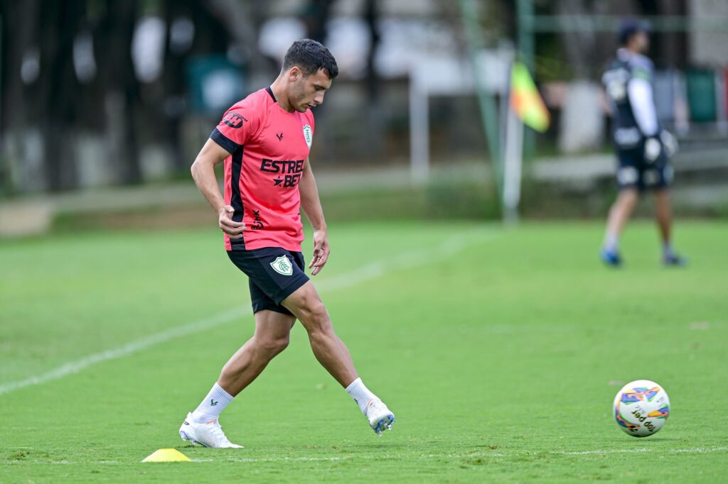 Alvo do Fortaleza, Martinez desfalca America-MG em jogo-treino contra o Vasco: Saiba mais!