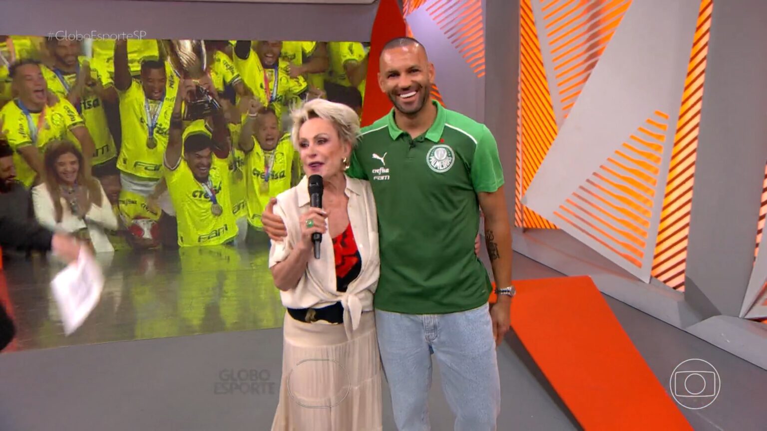 Ana Maria invade entrevista de Weverton e questiona sobre Mundial: quando será?