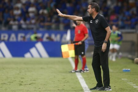 Artur Jorge destaca garra do Botafogo na derrota para o Cruzeiro: "É isso que levo"