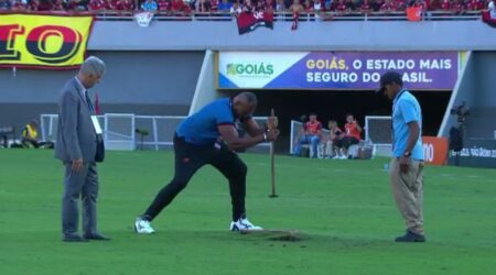Atlético-GO x Flamengo: Campo do Serra Dourada passa por nivelamento de gramado antes da partida. Confira!
