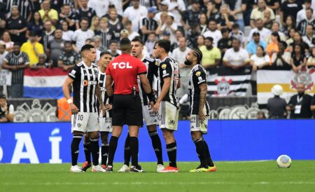 Atlético-MG fará reclamação à CBF sobre arbitragem polêmica contra o Corinthians