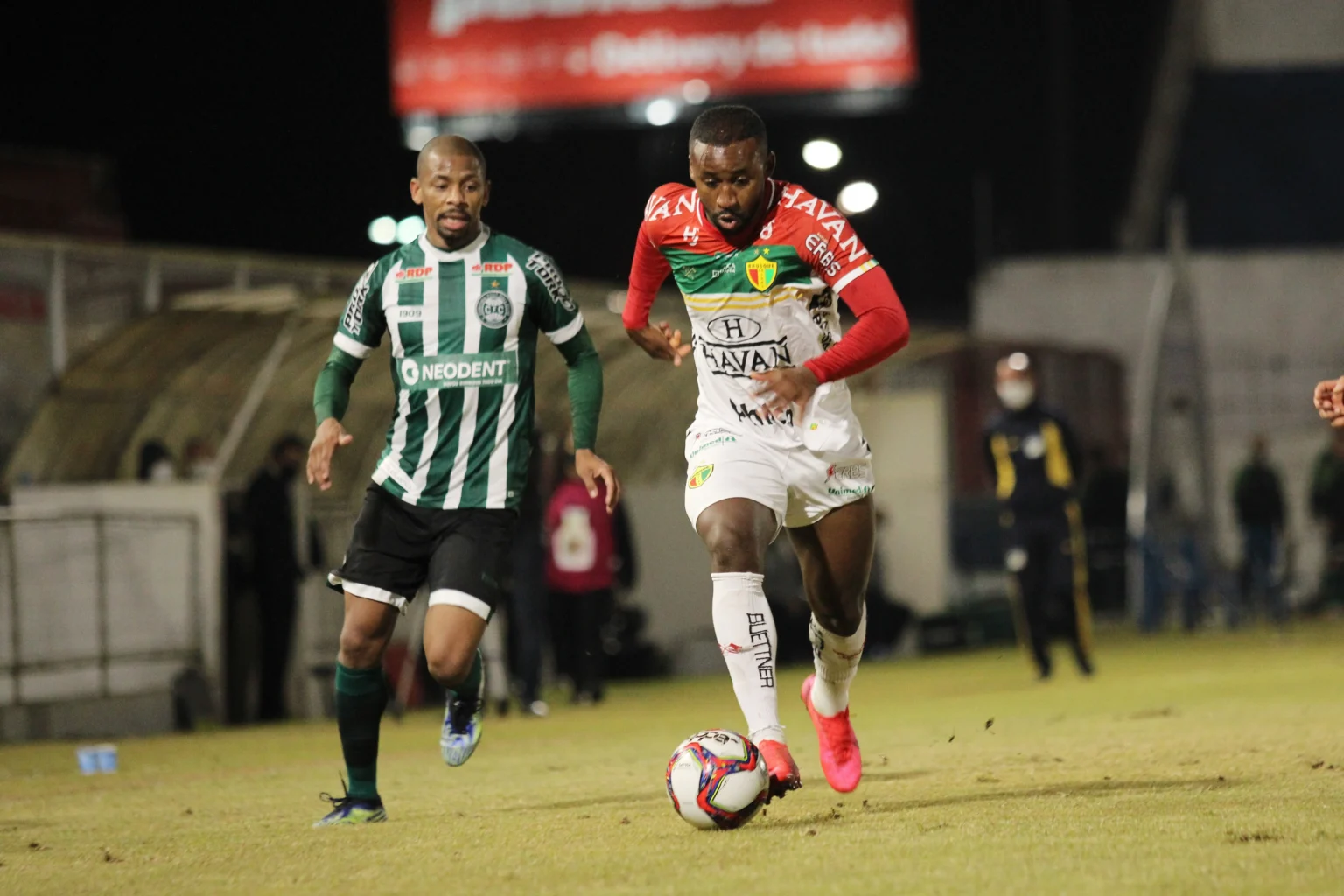 Brusque se prepara para jogo contra o Coritiba: história curta e recente do duelo.