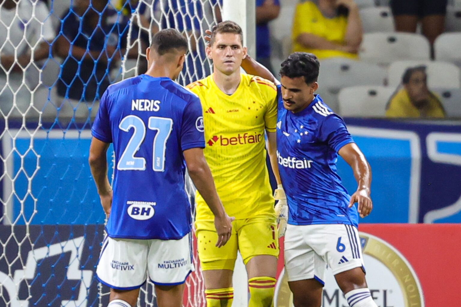 Cruzeiro: Rafael Cabral pede desculpas por erro e aceita decisão da comissão técnica sobre sua permanência no time