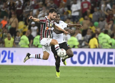 Escalação do Fluminense: Martinelli treina como volante e zaga tradicional contra Vasco