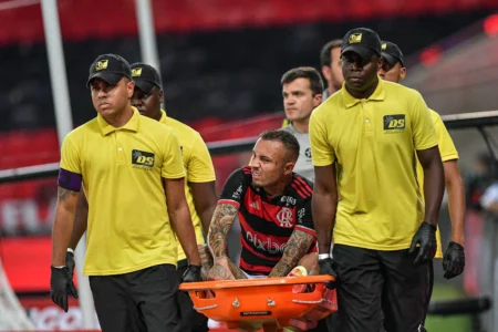 Everton Cebolinha desfalca Flamengo por lesão na panturrilha antes de enfrentar Bolívar.