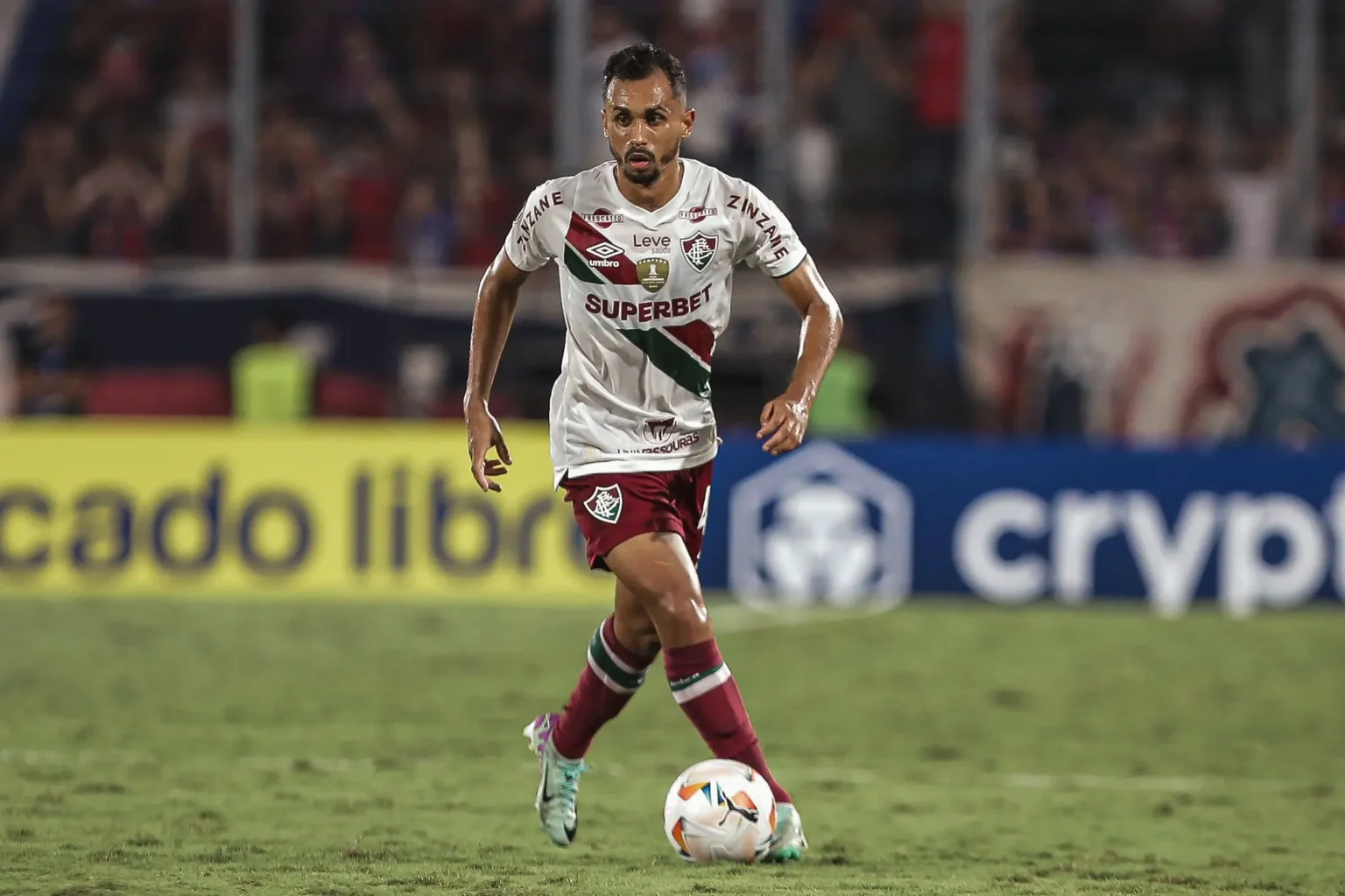 Fluminense cogita escalar Lima no lugar de André contra o Corinthians