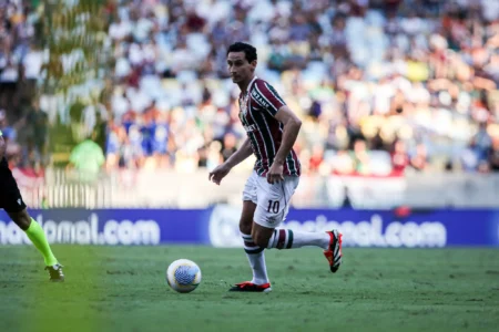Ganso marca contra três rivais no século XXI e entra para lista de jogadores do Fluminense