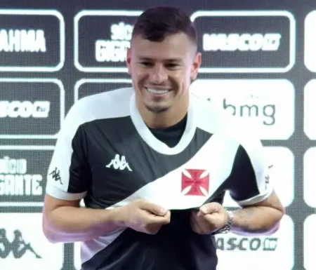 Hugo Moura minimiza passado no Flamengo e destaca potencial do Vasco para brigar na parte de cima da tabela