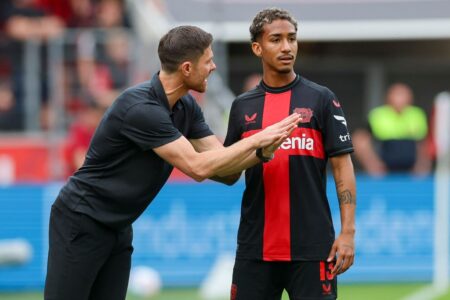 Lesionado na temporada mágica do Leverkusen, Arthur destaca resiliência e elogia Xabi Alonso