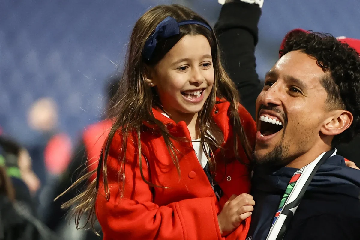 Marquinhos recebe homenagem do PSG por recorde de jogos; confira a celebração no clube francês