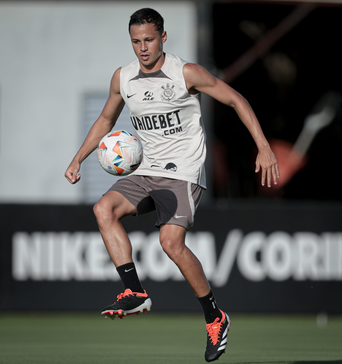 Matheus Araújo passa por cirurgia e desfalca o Corinthians