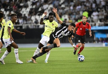 Mudanças e dois remanescentes nos titulares: veja o Botafogo que enfrenta a LDU novamente após quase um ano