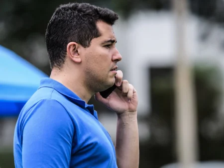 No Cruzeiro, Pedro Martins investiu R$ 200 mi a menos que Vasco desde 2023; confira detalhes