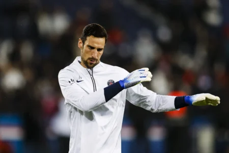 Sergio Rico se recupera e retorna aos treinos no PSG após onze meses do acidente grave