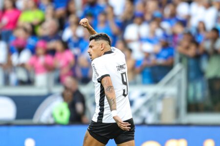 Tiquinho Soares alcança 40 gols pelo Botafogo: confira o raio-x do feito.