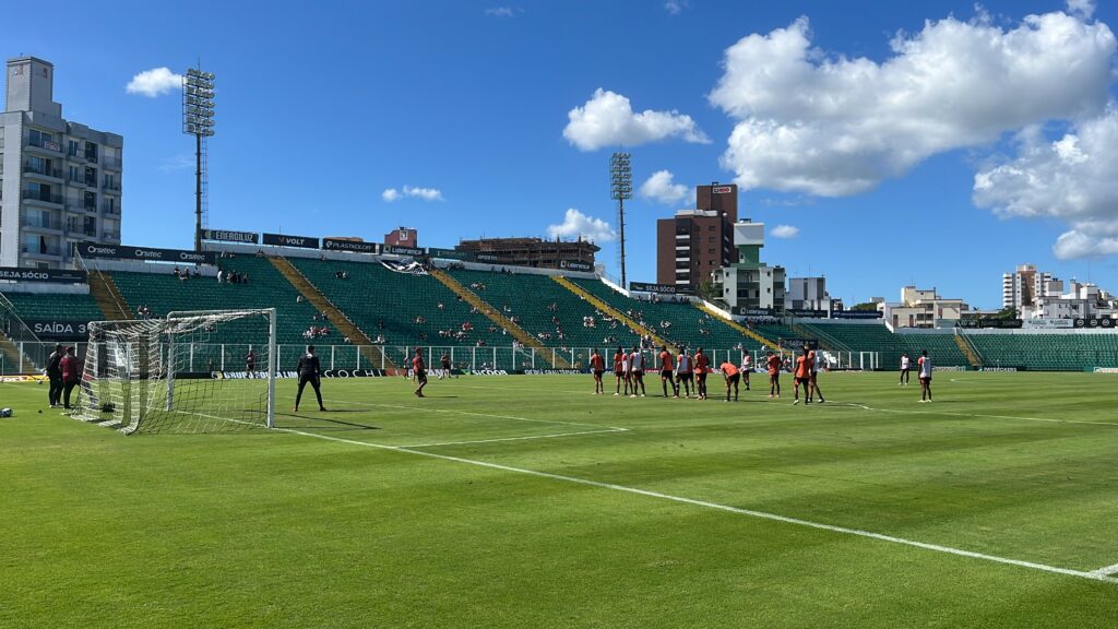 Titto sofre lesao em treino aberto do Figueirense e preocupa para estreia na Serie C