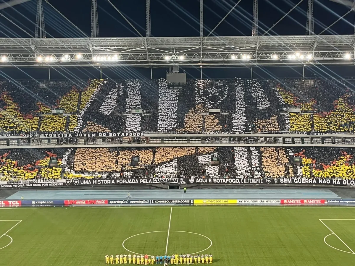 Torcida do Botafogo se destaca com primeiro personagem humano em mosaico; confira os detalhes