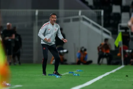 Vitor Pereira vence Jorge Jesus e conquista prêmio na Arábia Saudita