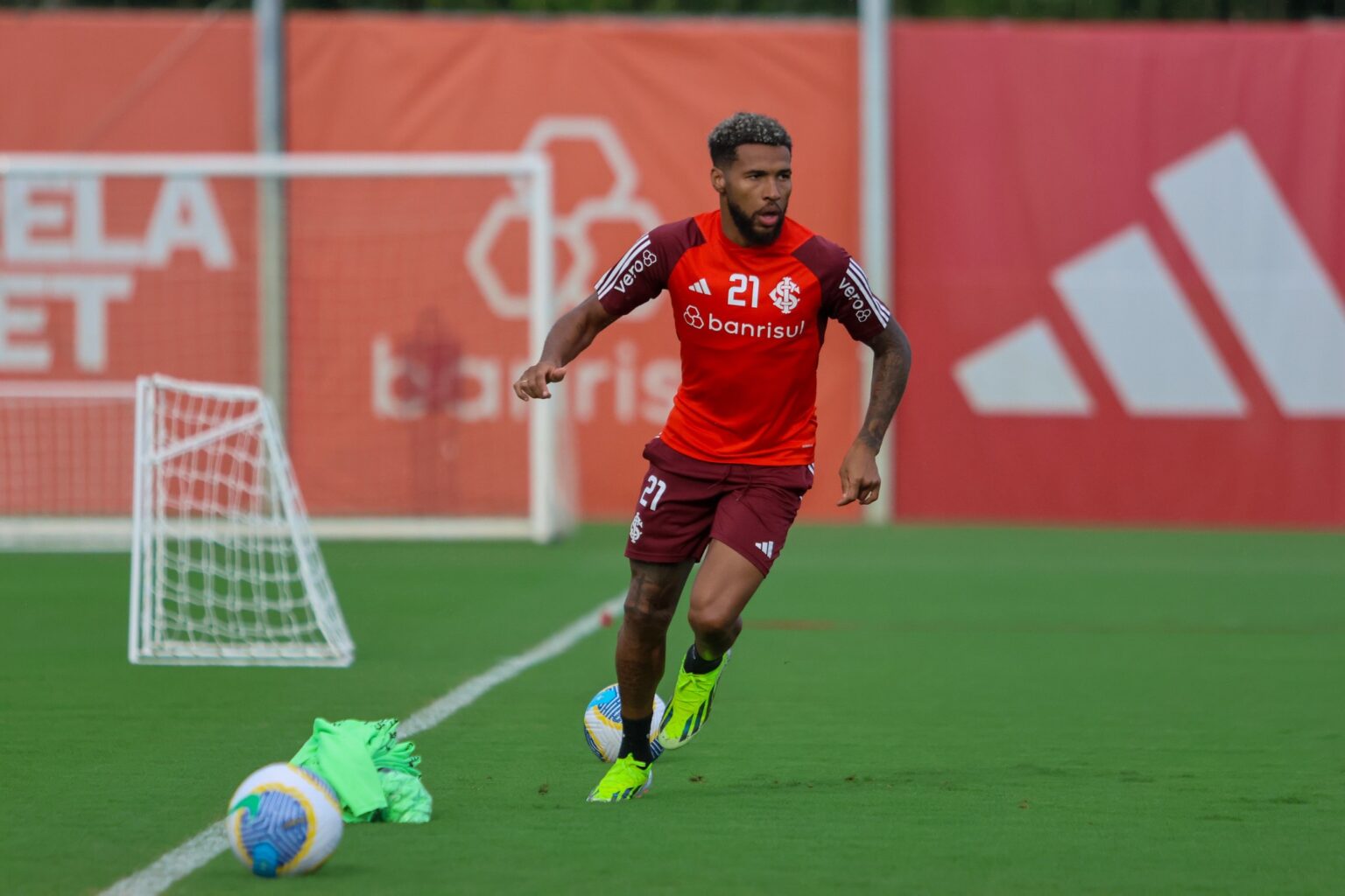 Wesley se destaca no Inter e vira candidato a titular contra o Palmeiras