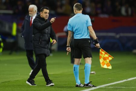 Xavi critica arbitragem polêmica de Barcelona x PSG na Champions: "Um desastre"