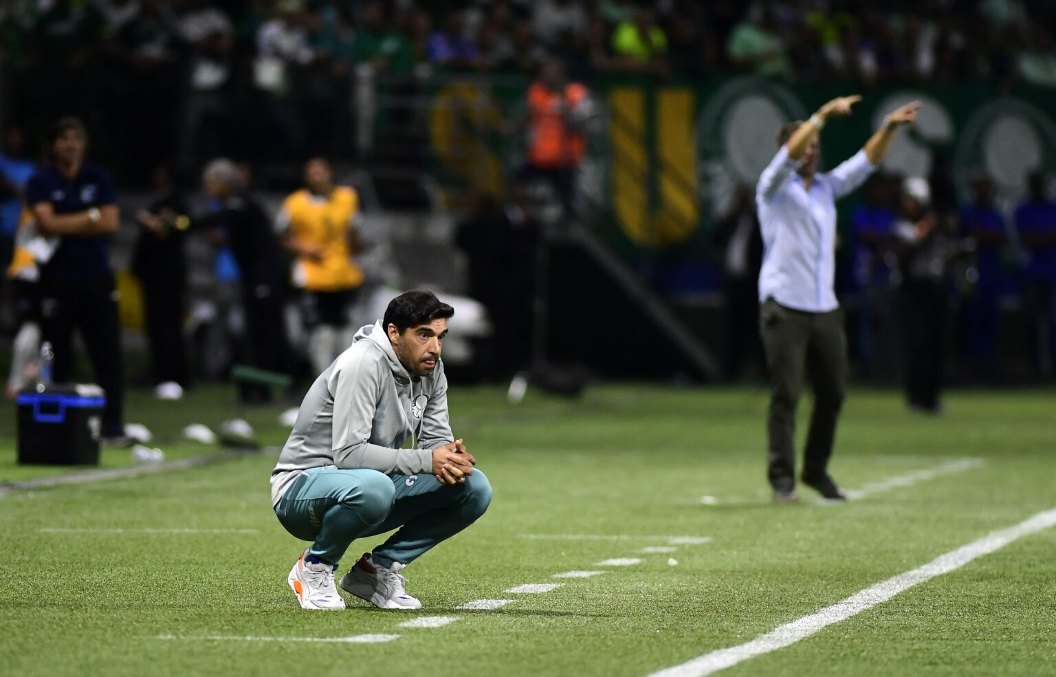 Abel destaca desatenção do Palmeiras, enaltece virada e pede cuidado com jovens talentos.