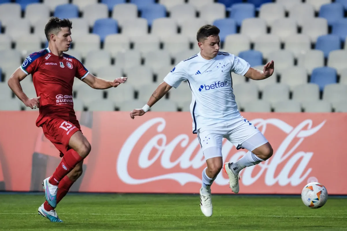 Atuações do Cruzeiro: Papagaio perde gol feito e Barreal se destaca; avalie as notas dos jogadores.