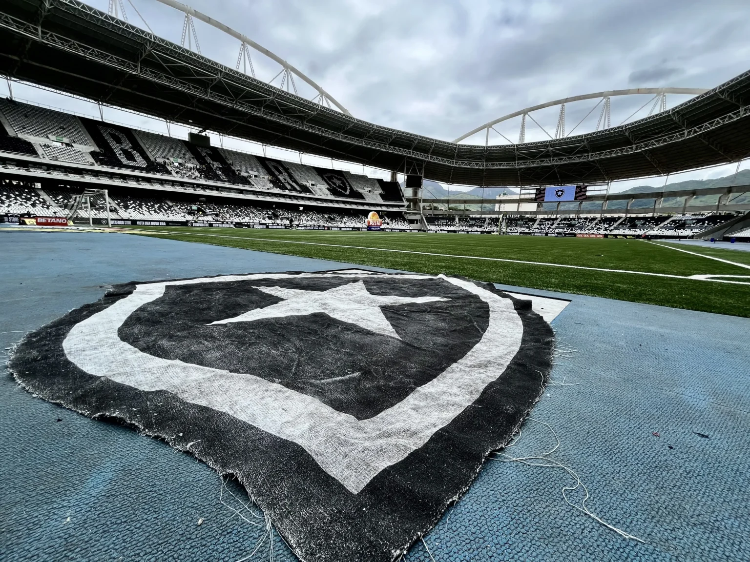 Botafogo x Universitario: onde assistir ao vivo, horário e prováveis escalações. Confira!