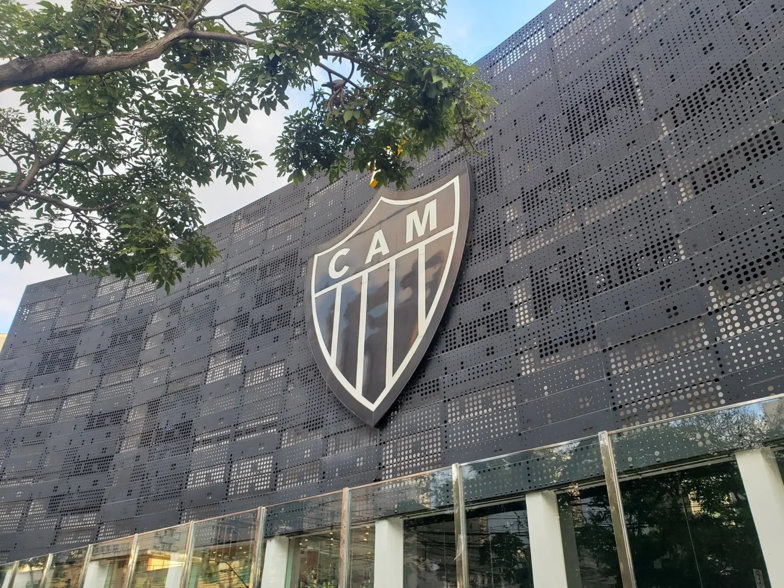 Conselho do Atlético-MG convoca reunião para votar aprovação do balanço financeiro de 2023