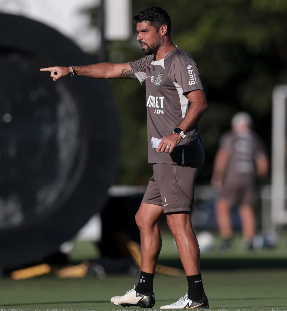 Corinthians se reapresenta após derrota para Bragantino com Diego Palacios treinando normalmente