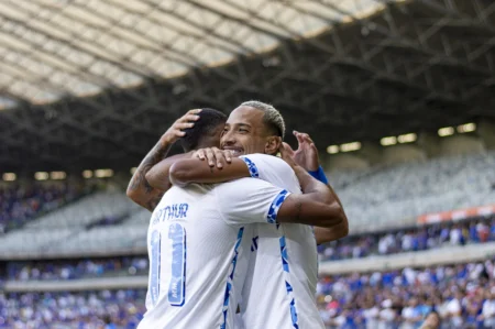 Cruzeiro mantém consistência no futebol durante venda da SAF de Ronaldo a Pedrinho