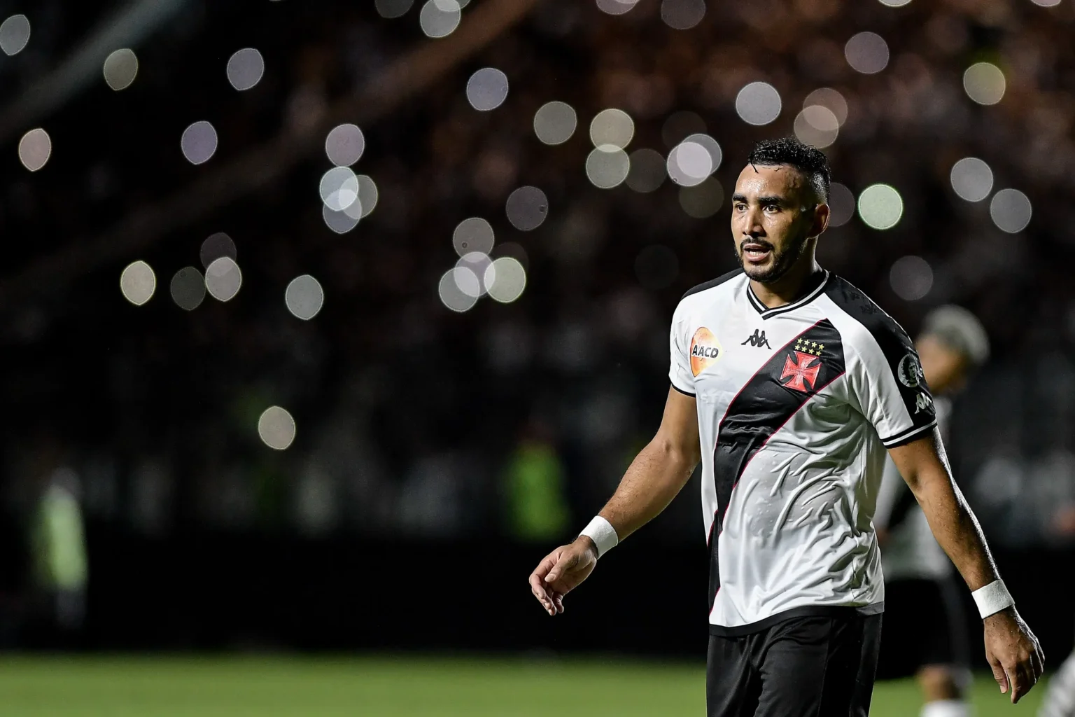 Escalação do Vasco com Medel, Payet e Rayan para o jogo contra o Criciúma