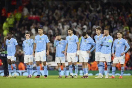 Ex-Liverpool provoca Manchester City: "Clube grande é aquele que vence sem irregularidades"