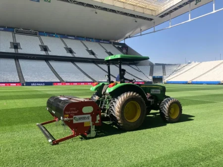 Gramado impecável do estádio do Corinthians conquista até Abel Ferreira