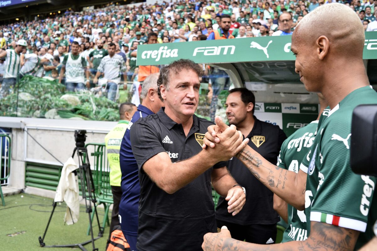 Padrinho de Deyverson no Palmeiras, Cuca reencontra atacante na estreia do Brasileirão