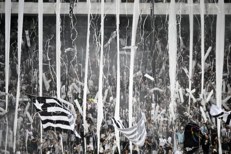 Polêmica com Textor e novo elenco: Botafogo inicia Brasileirão após fracasso em 2023