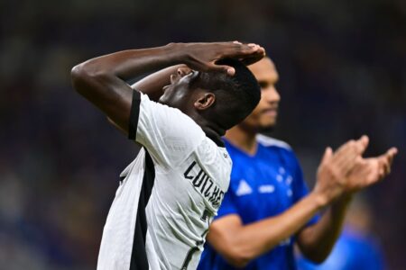 Por que a formação com quatro atacantes é irreal para a defesa do Botafogo?