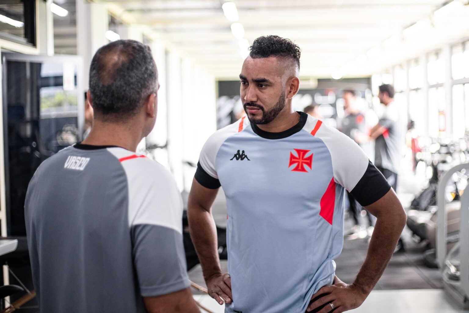 Tratamento avança e Payet pode reforçar o Vasco no clássico contra o Fluminense