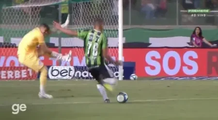 América-MG x Santos: Juninho critica falta de fair play e se desculpa por gol polêmico do Coelho