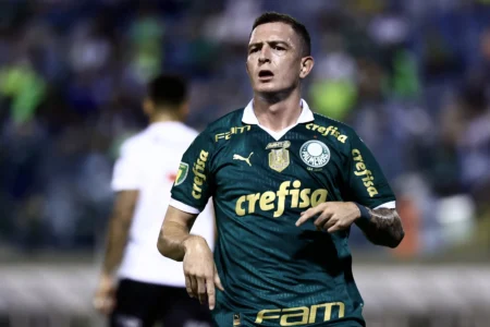 Aníbal Moreno, do Palmeiras, pode ficar até 15 dias fora por lesão no olho direito