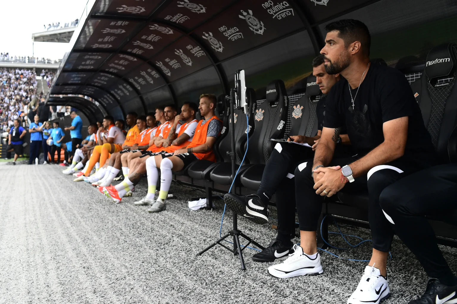 António Oliveira volta ao comando e mira recorde de vitórias consecutivas no Corinthians