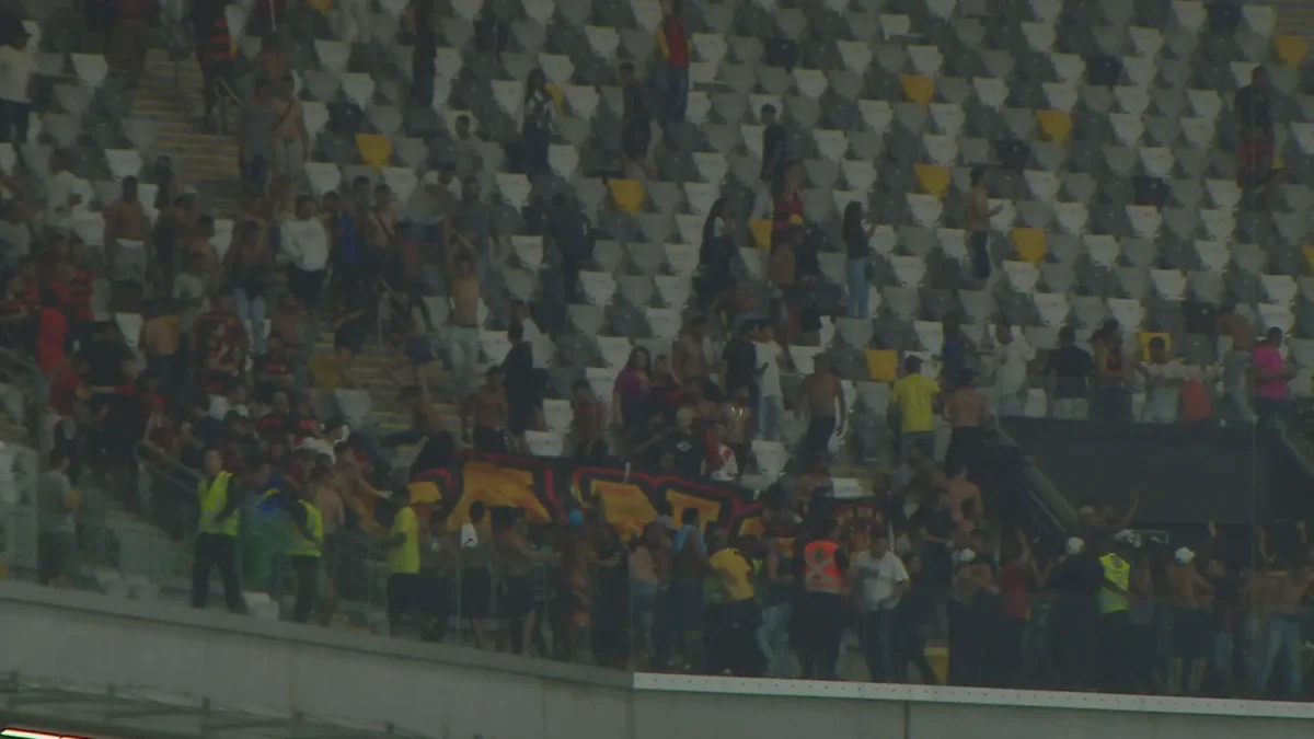 Árbitro relata princípio de confusão na torcida do Sport; Polícia cita invasão de atleticano