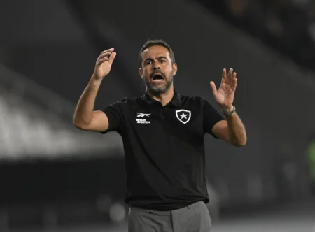 Artur Jorge deve intensificar a rotação no elenco do Botafogo; confira as maiores minutagens dos jogadores