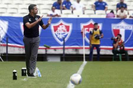 Artur Jorge elogia atuação intensa do Botafogo e considera empate satisfatório como "mal menor" fora de casa