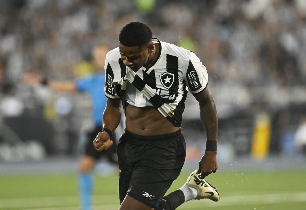 Atuações do Botafogo: Júnior Santos se destaca e recebe melhor avaliação; avalie você também as performances dos jogadores.