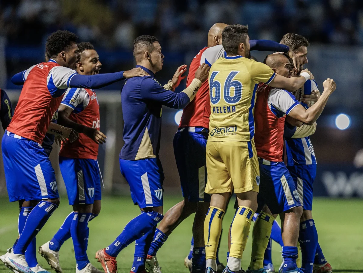 Avaí ganha mais eficiência nas finalizações e marca primeiro gol na Série B do Brasileiro 2024, conquistando pontos importantes.