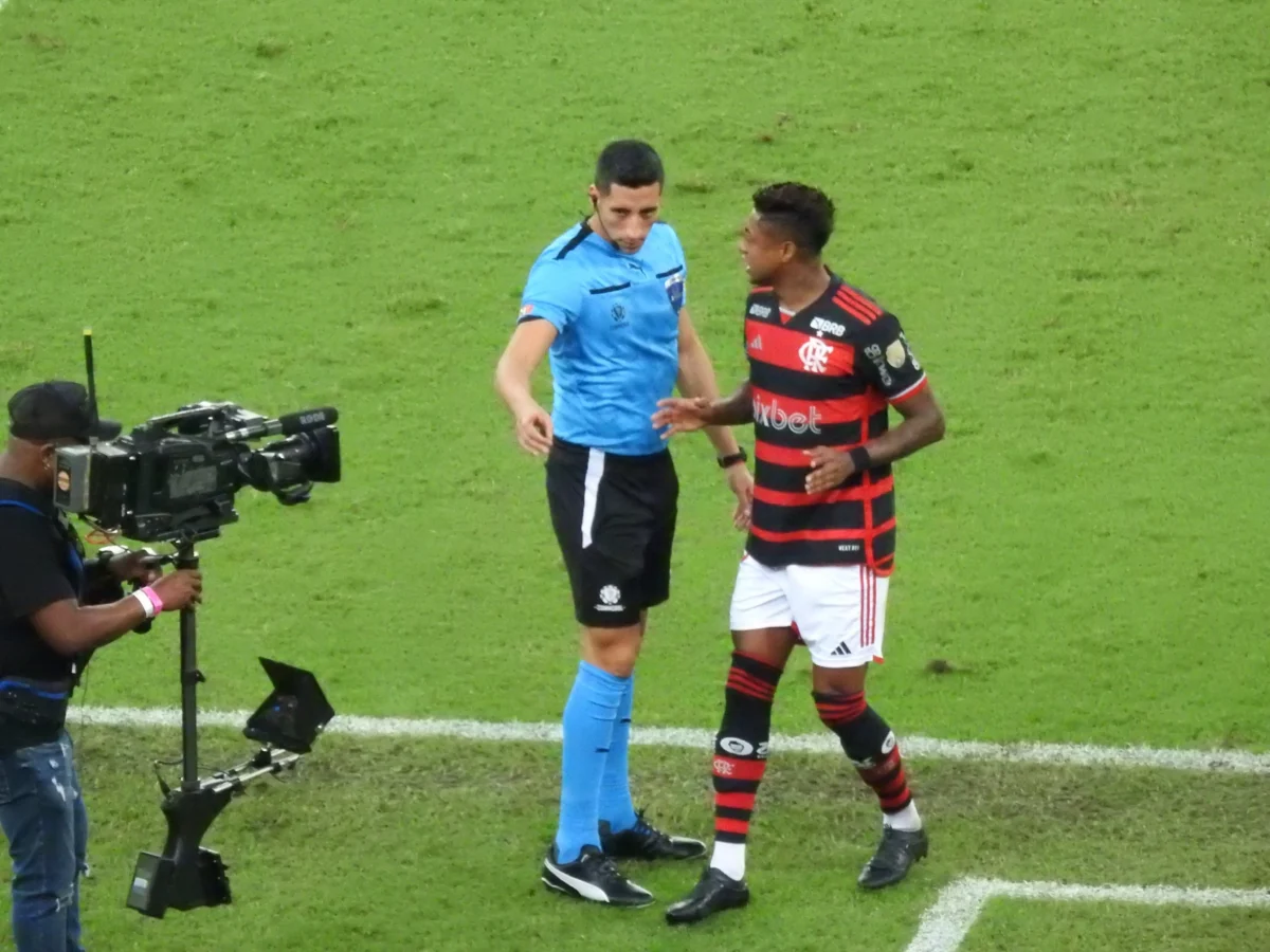 Bruno Henrique, do Flamengo, é denunciado no mesmo artigo que suspendeu Marcelo por três partidas.