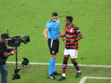 Bruno Henrique, do Flamengo, é denunciado no mesmo artigo que suspendeu Marcelo por três partidas.