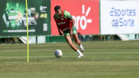 Bruno Rodrigues sofre lesão grave no joelho em jogo-treino do Palmeiras: rompimento do tendão patelar.