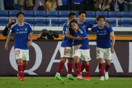 Champions da Ásia: Yokohama Marinos vira sobre time de Crespo e fica em vantagem na final.