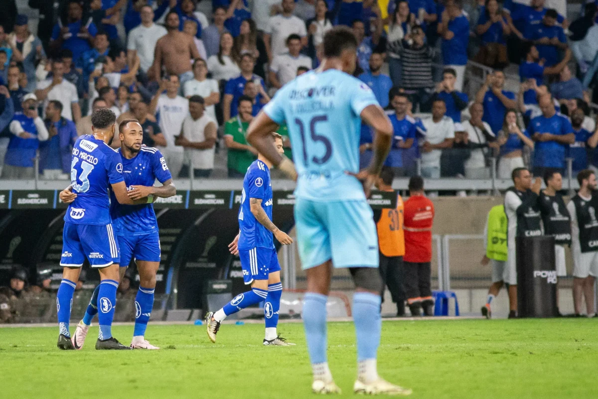 Cruzeiro assegura prêmio milionário ao garantir vaga direta nas oitavas da Sul-Americana; confira o acumulado.